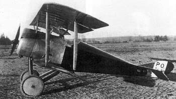 Il biplano Ponnier M-1. L'aereo, veloce e performante,  per molto instabile. Non verr mai adottato.