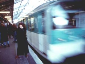 Contrasto tra il treno in movimento e il soggetto principale immobile, ottenuto con un tempo di 1/30