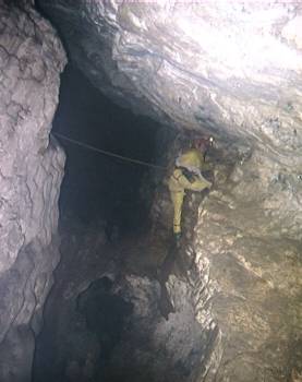 Subito dopo lo scivolo occorre traversare sopra il vecchio P50